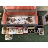 MIXED QUANTITY OF VINTAGE COSTUME JEWELLERY