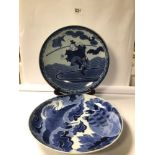 18/19TH CENTURY PORCELAIN ARITA WARE BLUE AND WHITE CHARGERS, 33CM DIAMETERS