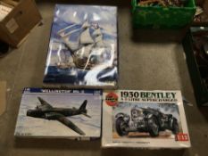 THREE LARGE BOXED MODELS, AIRFIX 1930 BENTLEY, TRUMPETER WELLINGTON MARK 3, AND HELLER HMS VICTORY