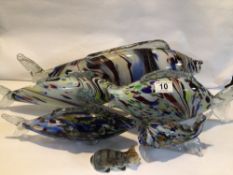 FIVE MURANO STYLED STRIPED AND SPOTTED GLASS FISH SCULPTURES WITH PORCELAIN CAT