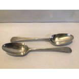 A PAIR OF GEORGE III HALLMARKED SILVER TABLESPOONS, HESTER BATEMAN LONDON 1776, 21CM, 147G