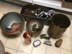 MIXED VINTAGE METALWARE ITEMS, SOME A/F. INCLUDES WHITE METAL HORSE FIGURE, COPPER VASE, PAIR OF