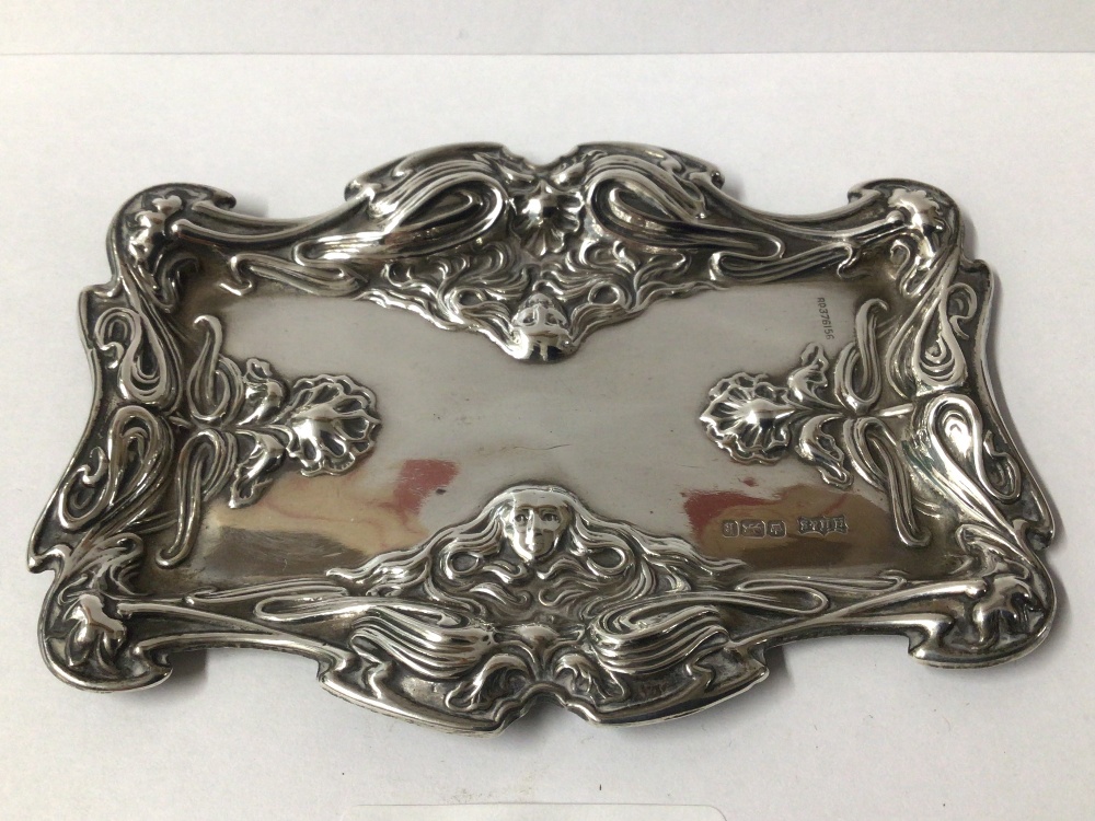 EDWARDIAN HALLMARKED SILVER EMBOSSED ART NOUVEAU RECTANGULAR PIN TRAY 11CM, SHEFFIELD 1902 HENRY - Image 2 of 3