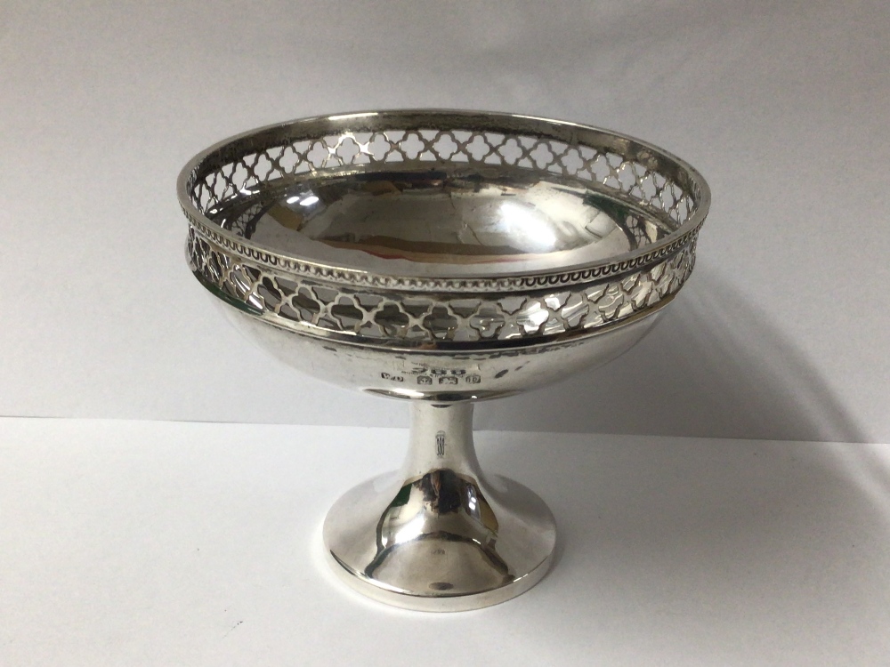 HALLMARKED SILVER CIRCULAR PEDESTAL BONBON DISH WITH PIERCED BORDER, 9CM BY WILLIAM DAVENPORT