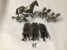 WHITE METAL SCOTTISH SOLDIER FIGURES AND HORSES