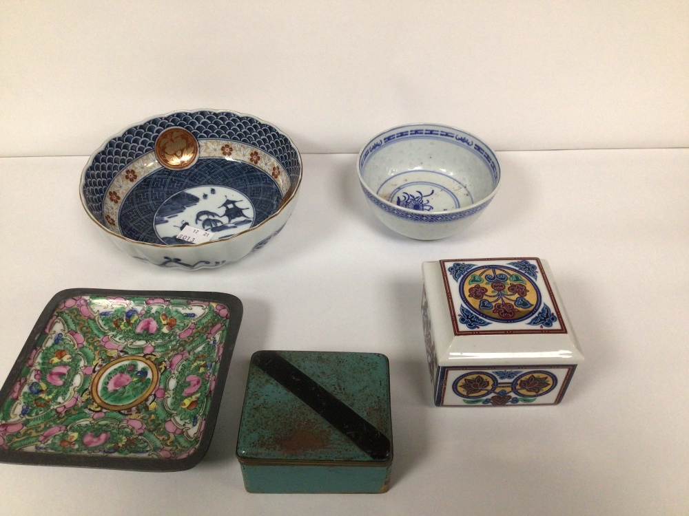 MIXED PIECES OF ORIENTAL ITEMS AND MORE, PORCELAIN, WOOD, AND METAL BOX - Image 3 of 4