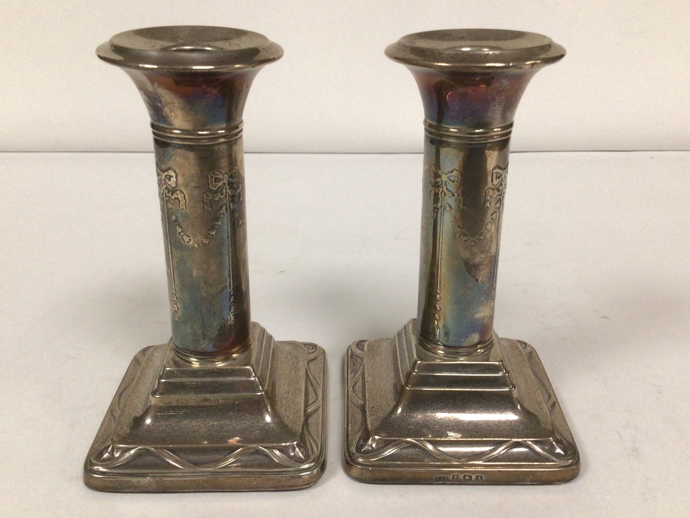 HALLMARKED SILVER ART NOUVEAU WEIGHTED CANDLESTICKS 1925 BY ELLIS AND CO, 12CM TOTAL WEIGHT 531 - Image 2 of 2