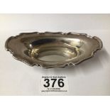 HALLMARKED SILVER OVAL BONBON DISH WITH CAST BORDERS, 13CM 1920 BY HENRY ATKIN, 54 GRAMS