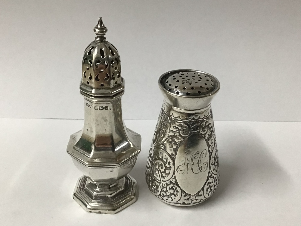 HALLMARKED SILVER OCTAGONAL BALUSTER PEPPER, 8CM WITH A HALLMARKED SILVER FOLIATE ENGRAVED PEPPER,