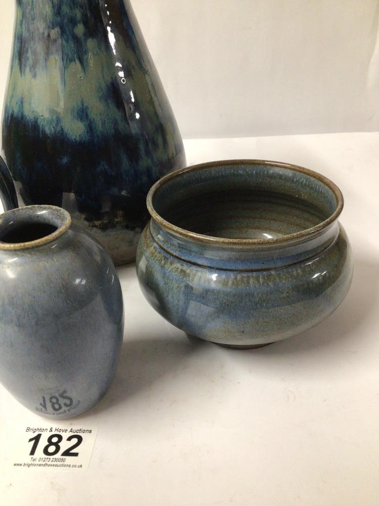FOUR PIECES OF STUDIO ART POTTERY WITH MARKINGS TO BASE. INCLUDING ONE STAMPED FURSBRECK ORKNEY. - Image 2 of 5