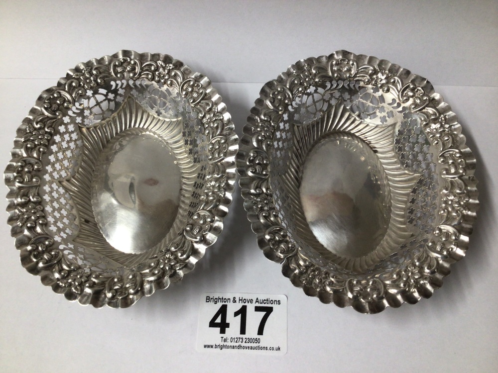 A PAIR OF HALLMARKED SILVER EMBOSSED OVAL BONBON DISHES, 60 GRAMS, 13.5CM