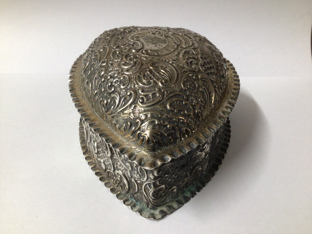 HALLMARKED SILVER HEART-SHAPED BOX, TOTAL WEIGHT 207 GRAMS - Image 2 of 4