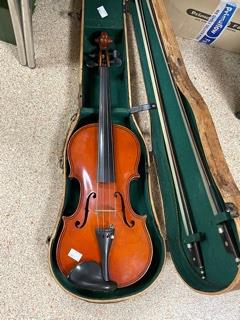 VINTAGE CASED VIOLIN COPY OF MAGGINI