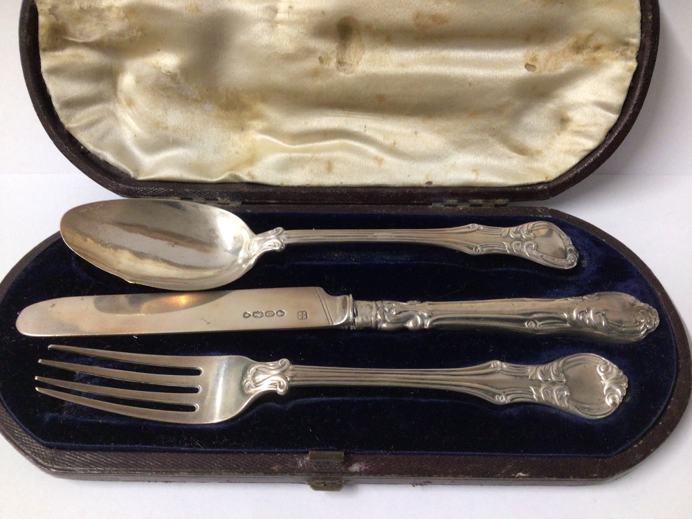 VICTORIAN HALLMARKED SILVER THREE PIECE CHRISTENING SET CASED 1858 JOHN EVANS II, 76 GRAMS