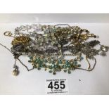 QUANTITY OF MIXED VINTAGE COSTUME JEWELLERY