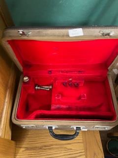 VINTAGE CASED CORNET (SINGHA), WITH MOUTH PIECES.