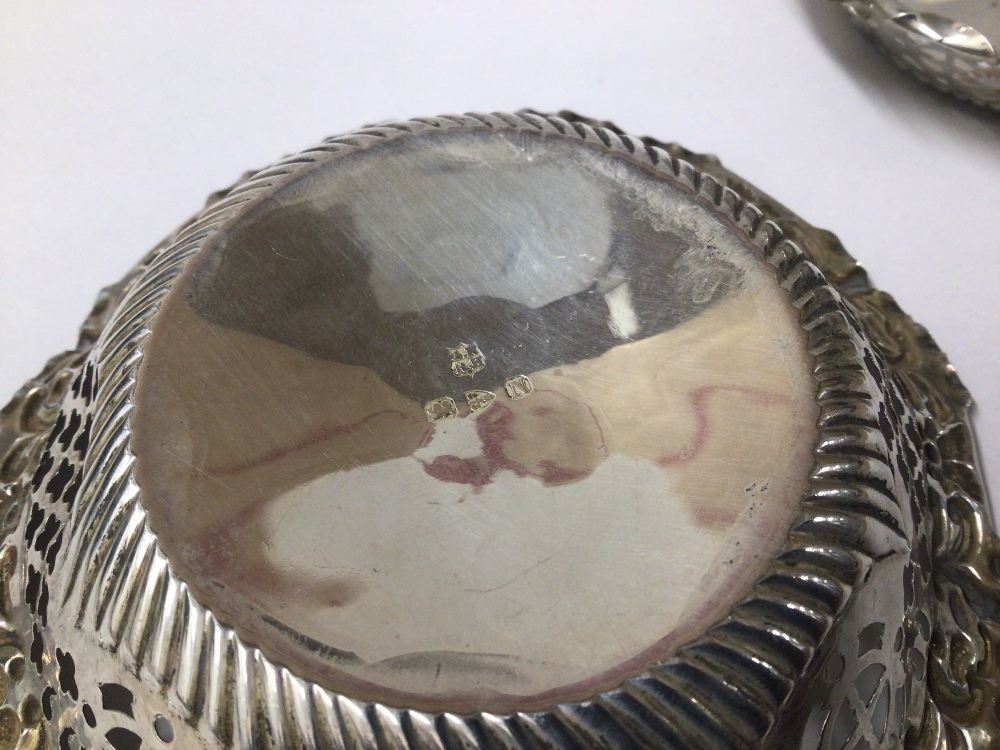 PAIR OF VICTORIAN HALLMARKED SILVER PIERCED AND EMBOSSED CIRCULAR BONBON DISHES, 11CM, CHESTER - Image 4 of 4