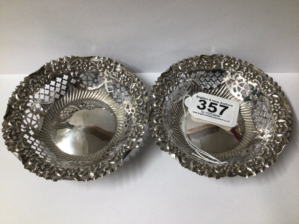 PAIR OF VICTORIAN HALLMARKED SILVER PIERCED AND EMBOSSED CIRCULAR BONBON DISHES, 11CM, CHESTER - Image 2 of 4