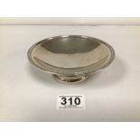 HALLMARKED SILVER BONBON DISH DATED 1946, WITH A DECORATED RIM 13.5CM DIAMETER 168 GRAMS