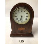 EDWARDIAN INLAID MAHOGANY DOME TOP 8-DAY MANTEL CLOCK, WITH ROMAN NUMERALS. 20CM IN HEIGHT.