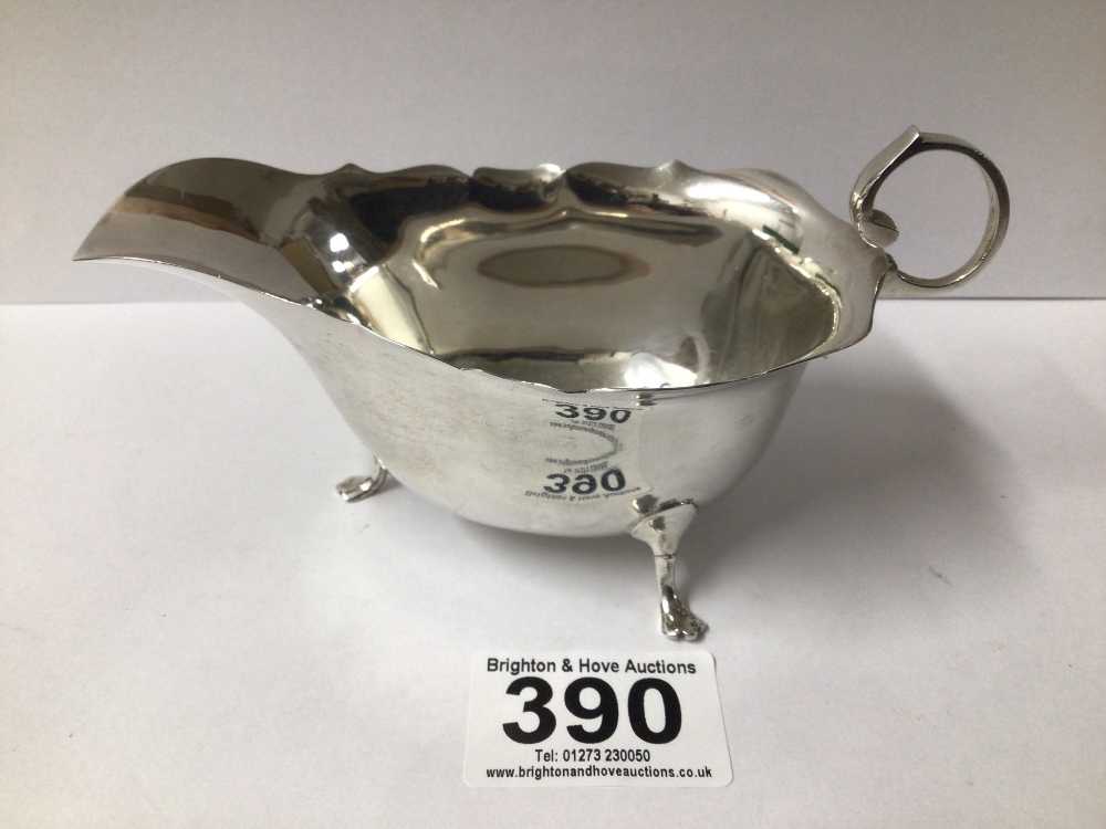 HALLMARKED SILVER SAUCEBOAT ON PAD FEET 14.5CM BY JAMES DEAKIN AND SONS 1924, 76 GRAMS