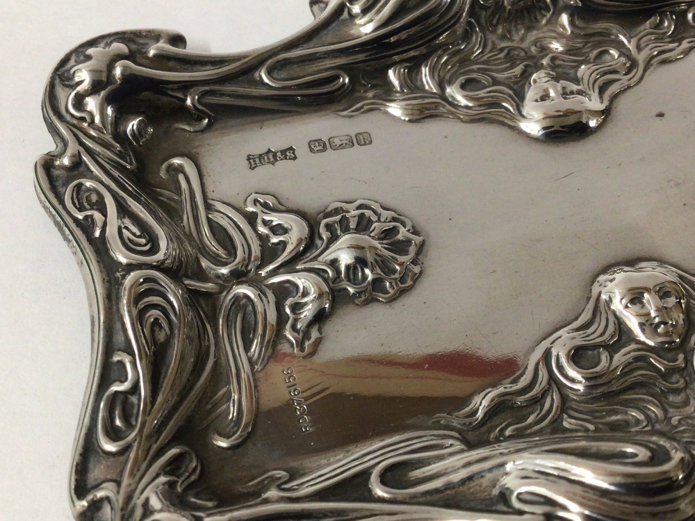 EDWARDIAN HALLMARKED SILVER EMBOSSED ART NOUVEAU RECTANGULAR PIN TRAY 11CM, SHEFFIELD 1902 HENRY - Image 3 of 3