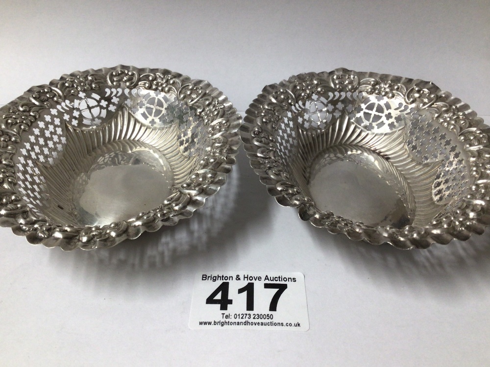 A PAIR OF HALLMARKED SILVER EMBOSSED OVAL BONBON DISHES, 60 GRAMS, 13.5CM - Image 2 of 3