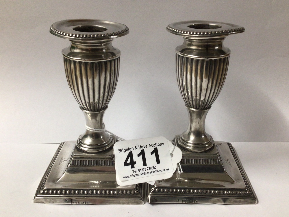 PAIR OF VICTORIAN HALLMARKED SILVER SQUAT CANDLESTICKS ON SQUARE BASES, 11CM SHEFFIELD 1891, TOTAL - Image 2 of 3