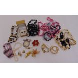 A quantity of costume jewellery to include necklaces, brooches and a pair of earrings