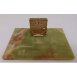 A rectangular onyx desk stand with desk clock, 15 x 10cm