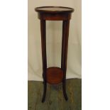 An Edwardian mahogany plant stand, circular top on four outswept supports, 94cm (h)