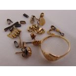 A quantity of 9ct scrap gold jewellery, approx total weight 6.5g