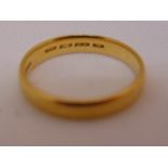 22ct yellow gold wedding band, approx total weight 3.6g