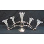 A silver plate epergne with five glass flutes, 29.5 x 51cm