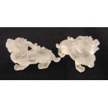 A pair of Chinese carved rock crystal dogs of foe, 5 x 7cm