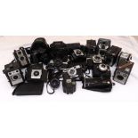 A quantity of cameras to include Pentax MX5, Minolta, Yashica, Canon, Kodak and Agfa (21)
