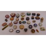 A quantity of trinket boxes of varying size and shape to include silver, porcelain and cloisonn‚ (