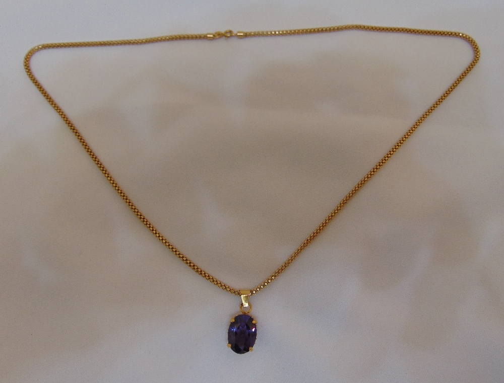 18ct yellow gold box link necklace with an amethyst pendant, approx total weight 19.0g