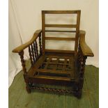 An early 20th century oak steamer chair with barley twist columns to the sides and base, 94 x 72 x