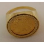 9ct gold half sovereign ring, approx total weight 9.9g