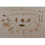 A quantity of 9ct gold jewellery to include earrings, brooches, a ring and chains, approx total