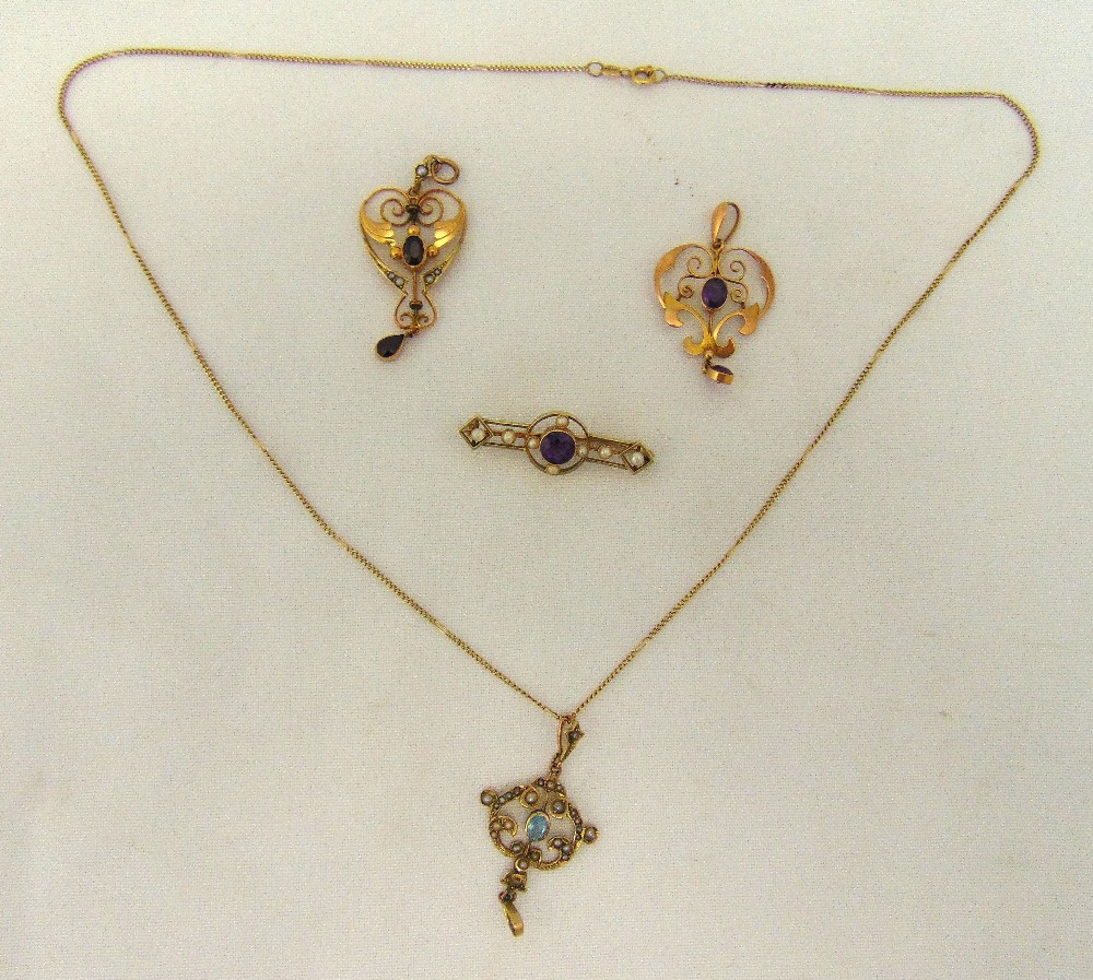 Three gold pendants, a gold brooch and a chain, approx total weight 12.5g