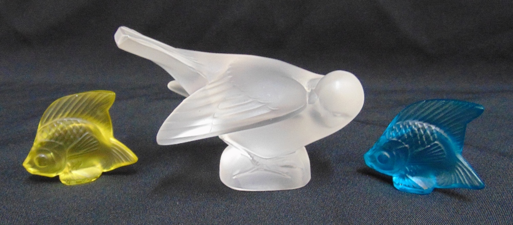 A Lalique frosted crystal dove figurine and two coloured glass figurines of fish, tallest 5cm (h)