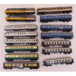 A quantity of OO gauge to include Intercity 125 three part set and other coaches (15)