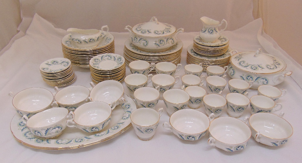 Royal Standard dinner and teaset to include plates, bowls, cups and saucers (99)