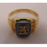 10ct gold signet ring, approx total weight 3.6g
