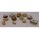 A quantity of ceramic and metal pill and patch boxes to include Halcyon Days and Crummles (12)