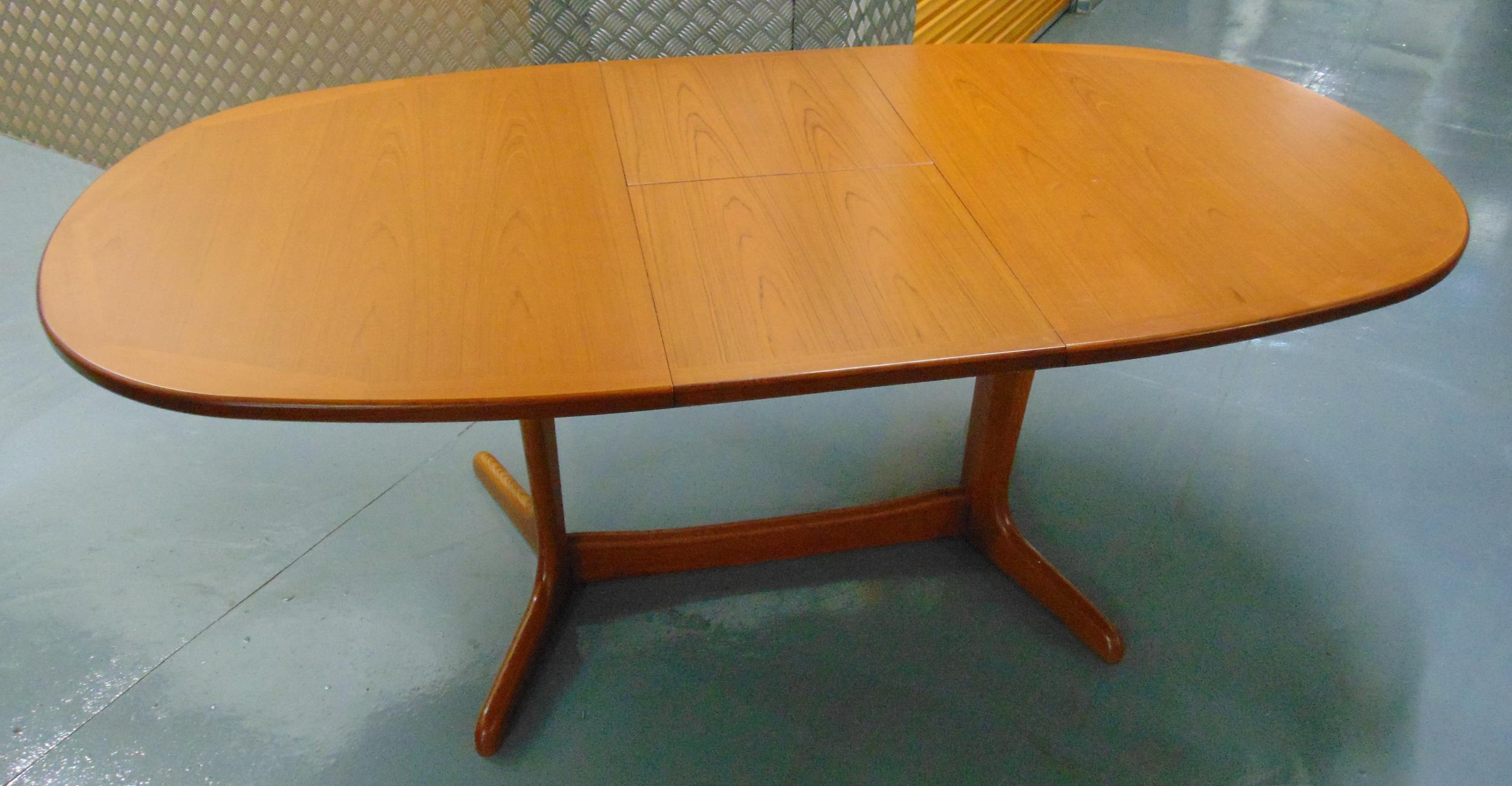 G-Plan extending oval teak dining table circa 1970, 195 x 99cm - Image 2 of 2