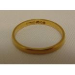 18ct yellow gold wedding band, approx total weight 1.9g