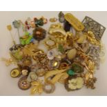 A quantity of costume jewellery to include brooches and hat pins